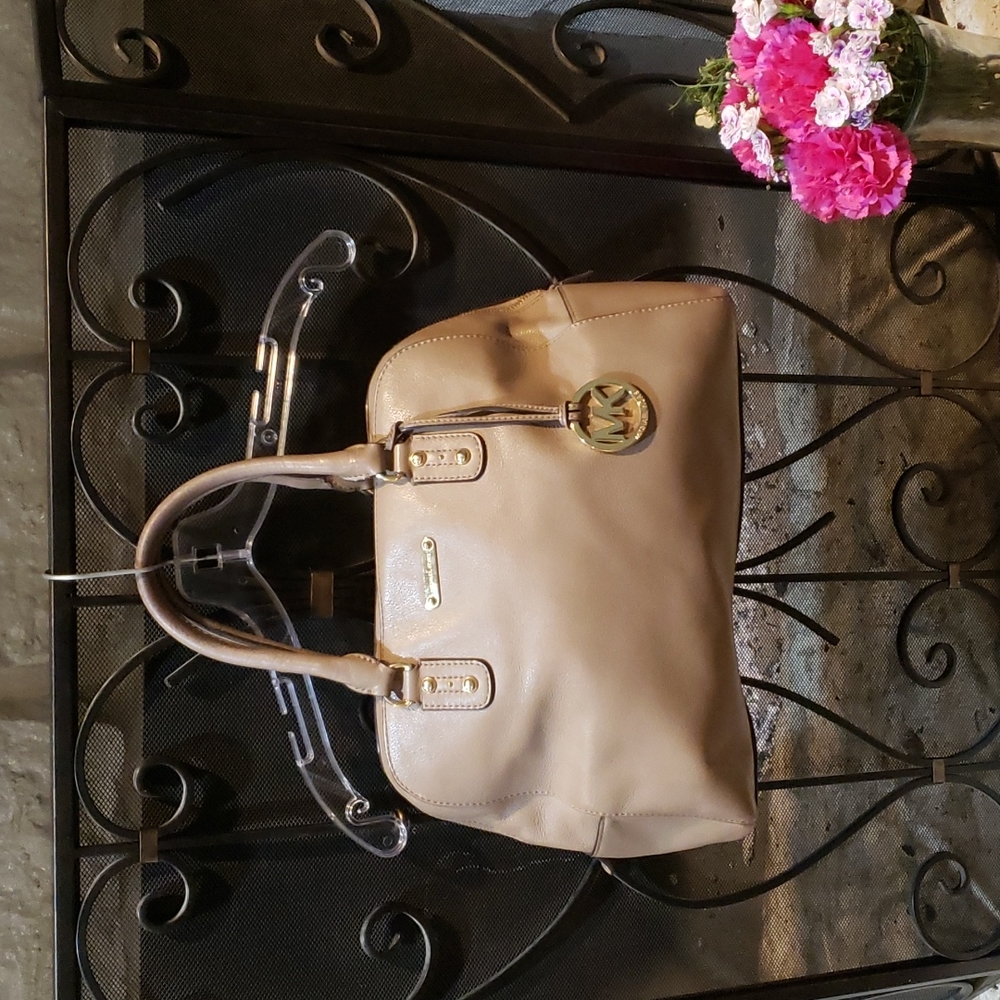 Michael Kors taupe pebbled leather purse